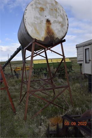 500 gallon fuel tank and stand.