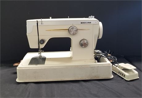 Riccar Model 555 Sewing Machine w/ Case