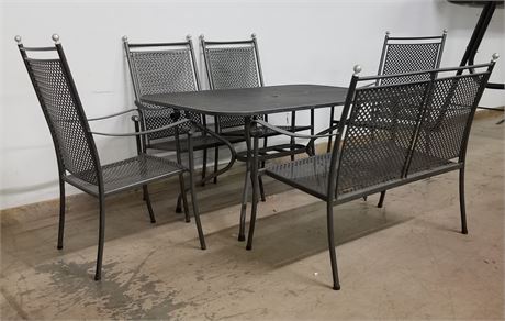 Nice Patio Table & Chairs - 57x35 (table top measurment)