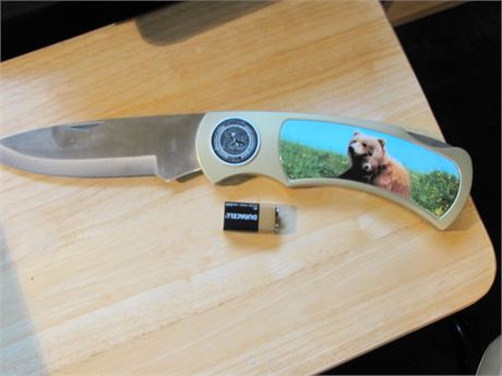 New Extra Large Bear Folding Knife with Stand