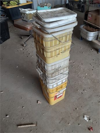 7 clean  square buckets with 6 lids