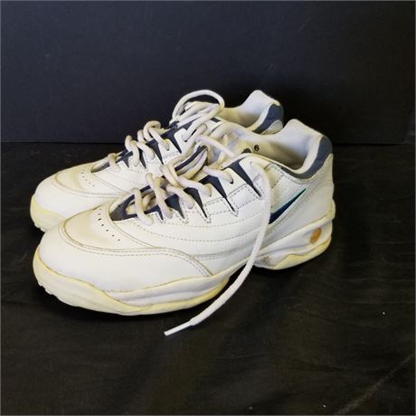 Golf Shoes - Sz 6