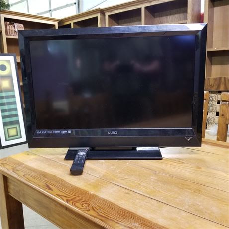 32" Vizio Flat Screen TV w/ Remote