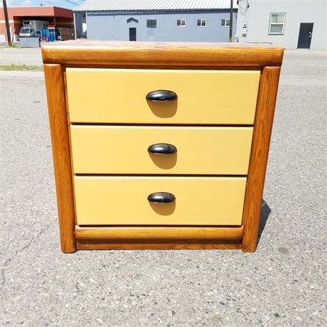 Small Broyhill Dresser/Nightstand - 30x18x30