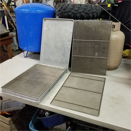 6 Sheet Pans w/  Racks 25x17