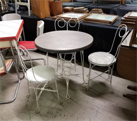 Parlor Table & Chairs - 30" Diameter