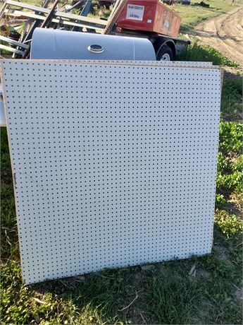 5 pcs 47"×47" used peg board