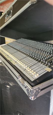 MACKY ONYX 32.4 analog mixer