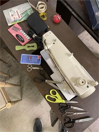 Singer Stylent 833 Sewing Machine w/ Extras & Table