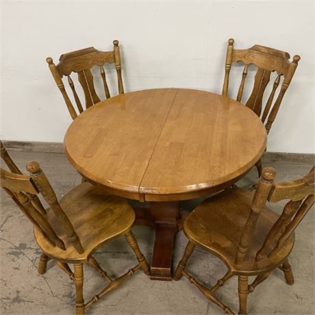 Round Dining Table w/ Built-In Leaf & 4 Chairs - 41" Diameter, 29" h