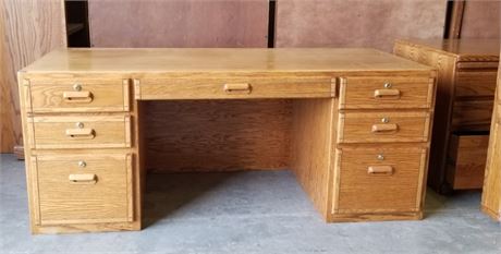 Nice Oak Desk - 72x32x29 - No Keys