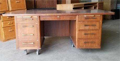 Large Office Desk w/ Formica Top - 76x43x26