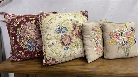 4 Throw Pillows