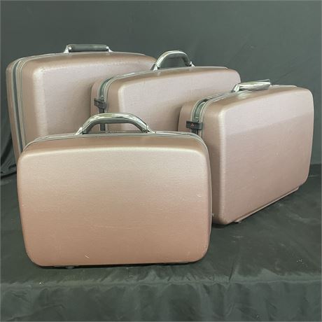 4 Piece Samsonite Luggage Set in Very Good Condition