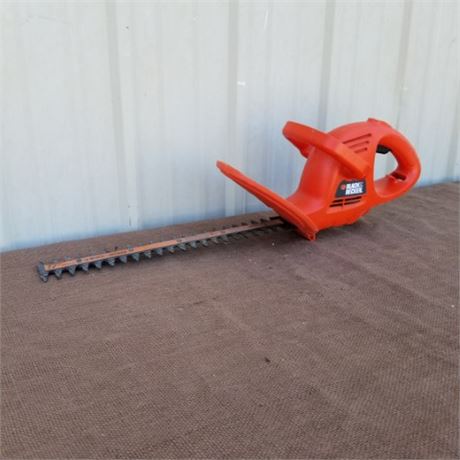 17" B&D Plug-In Hedge Trimmer