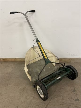 Nice Smith & Hawken Reel Mower with Catcher