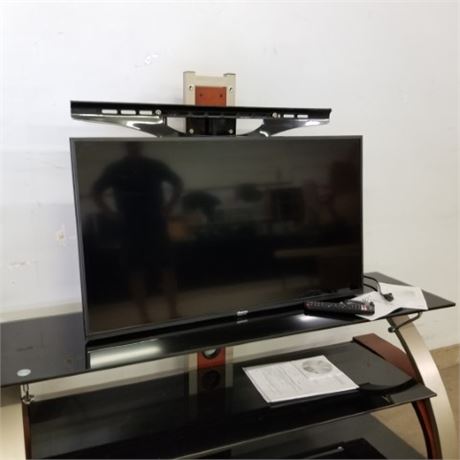 40" Hisense Flat Screen TV w/ Remote and Wall Mount