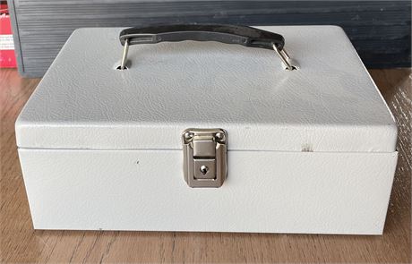 Portable Cash Box With Change Compartment