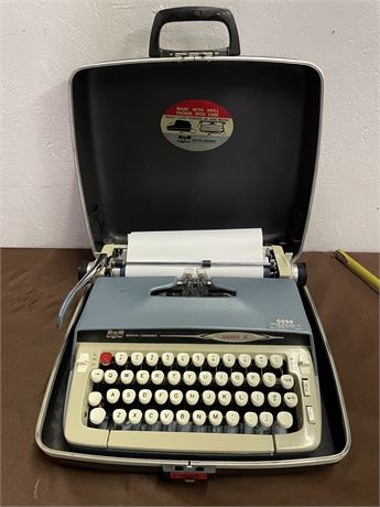 Vintage Smith & Corona Typewriter w/ Case