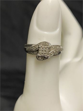 Diamond ring Sterling Silver marked 925 ec Size 7