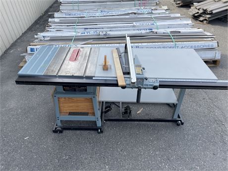 Delta Table Saw - 83x31x42