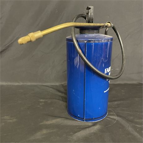 2 Gallon Outdoor Pump Sprayer