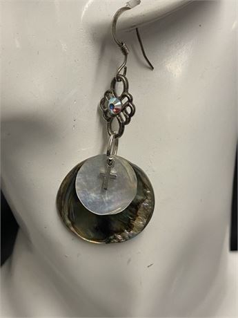 Dangle earrings with white circle and small cross