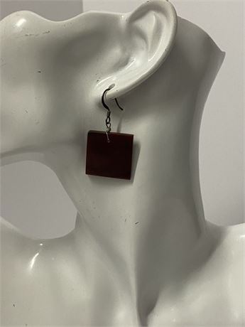 Dark red stone square earrings