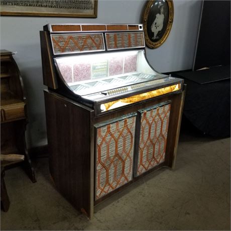 Vintage LPC480 Seeburg Stereo Jukebox🎵🎶🎵   - 41x25x53 - Turns on