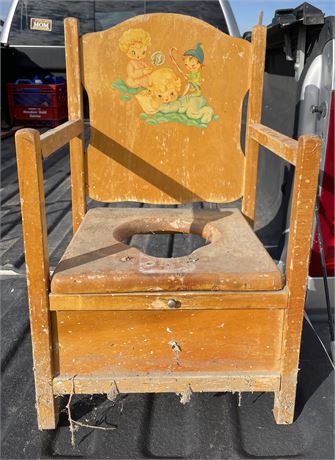VINTAGE WOODEN POTTY CHAIR