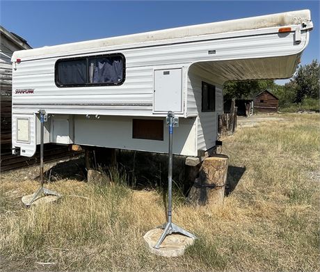 PICKUP CAMPER - GREAT CONDITION