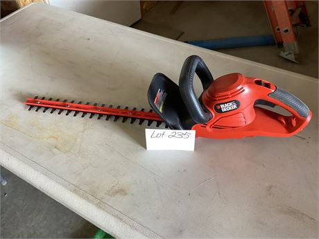 Black & Decker Hedge Trimmer