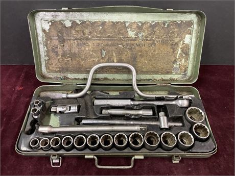 Socket Set in Metal Case