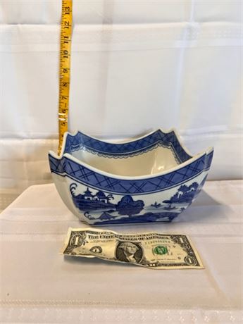 blue and white Asian bowl