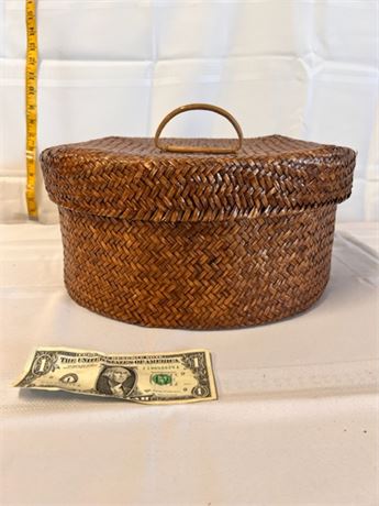 vintage basket round with lid