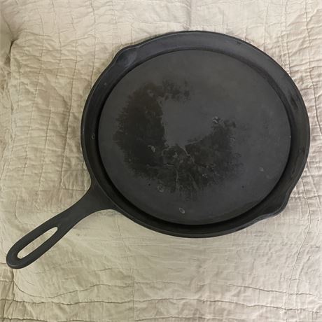 Wagner Cast Iron 11" Fat Free Frying Pan - 11020