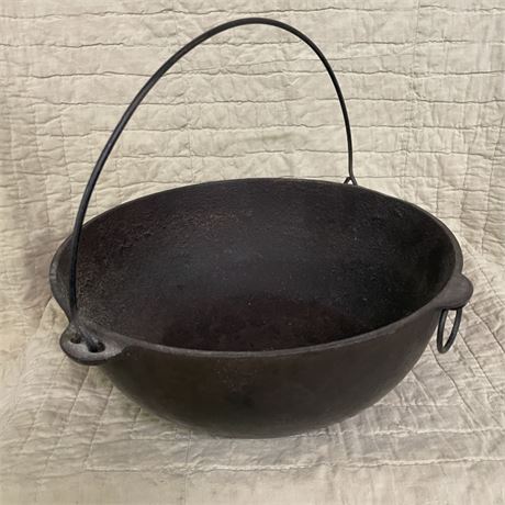 Wagner Cast Iron #4 Scotch Bowl w/ Ring & Handle