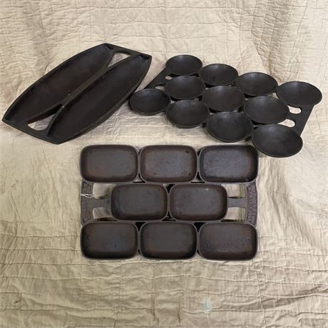 Vintage Cast Iron Muffin/Bread/Biscuit Pan