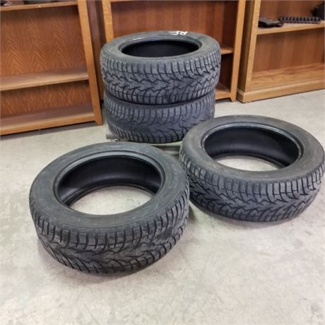 Four 275/55R20 Toyo Observe G3-ice Tires