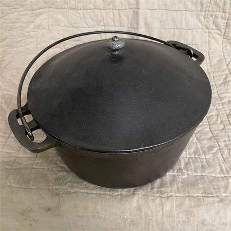 Vintage Wagner Cast Iron #6 Round Roaster