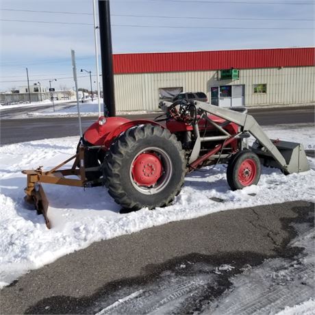 1961 Massey Ferguson 35 Deluxe Tractor - Runs!