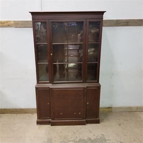 Vintage Drexel Hutch/China Cabinet (missing some handles/pulls) 42x12x71