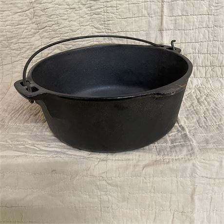 Wagner Cast Iron Pot w/ Handle