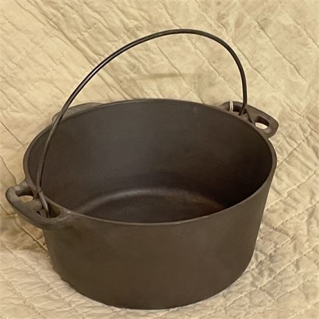 Vintage Wagner Cast Iron Round Roaster 6A -