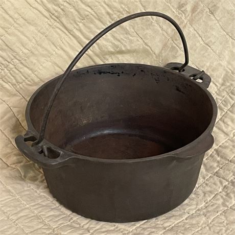 Vintage Wagner Cast Iron Round Roaster - 1266