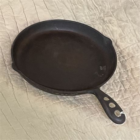 #7A Vintage Wagner Cast Iron Half Skillet w 1922 Logo