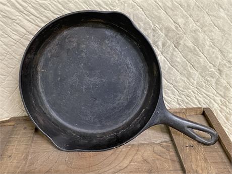 Vintage Wagner Cast Iron Skillet - 7c