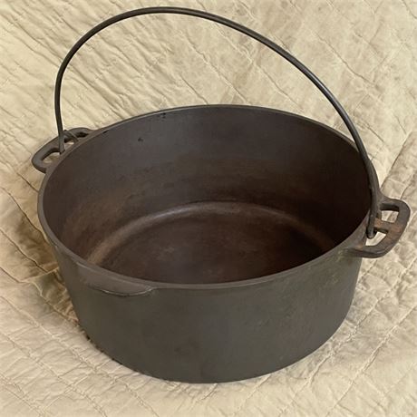 Vintage Wagner Cast Iron Round Roaster - 1268B