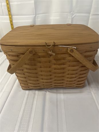 Wicker picnic basket