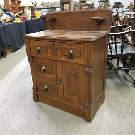 Antique Dresser...29x16x37